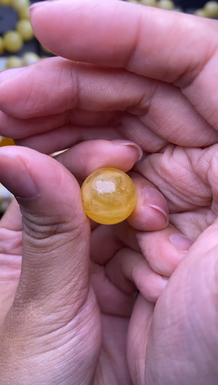 裸石琥珀未镶嵌大小姐珠宝60