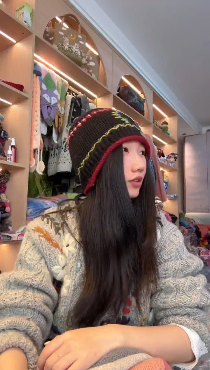 羊毛美利奴黑色刺绣卷边冷帽