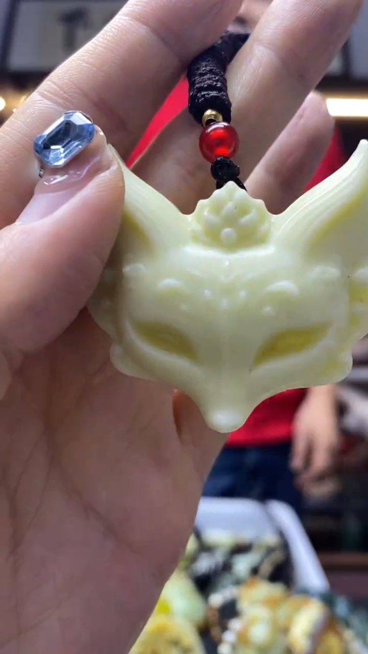 未镶嵌岫玉挂件  