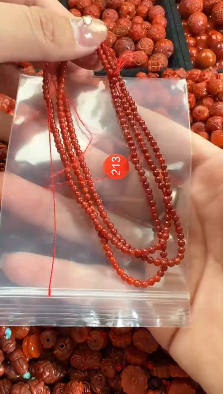 南红玛瑙未镶嵌颈饰1