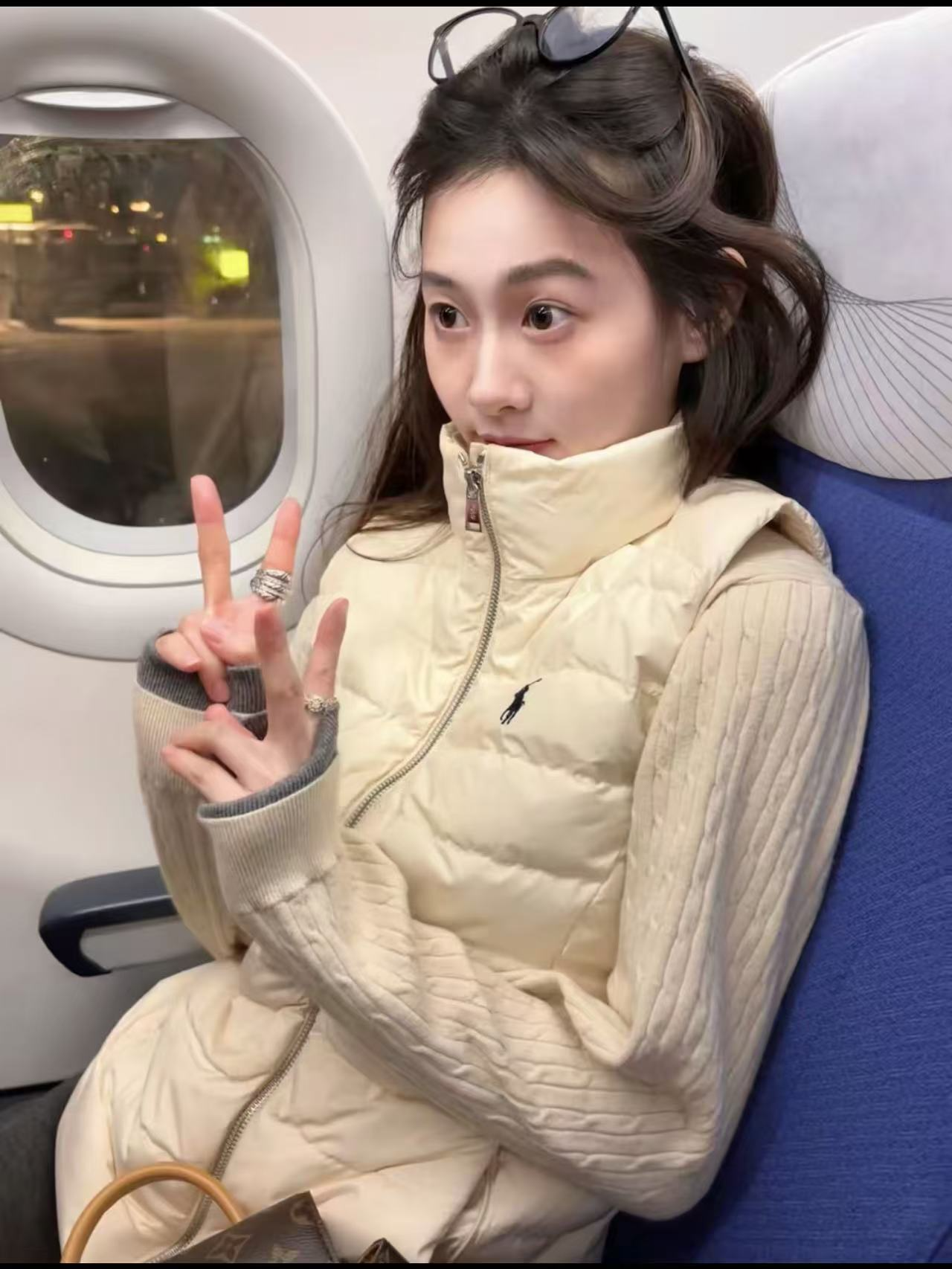 刺绣标·羽绒马甲·男女同款·白鸭绒·搭配毛衣