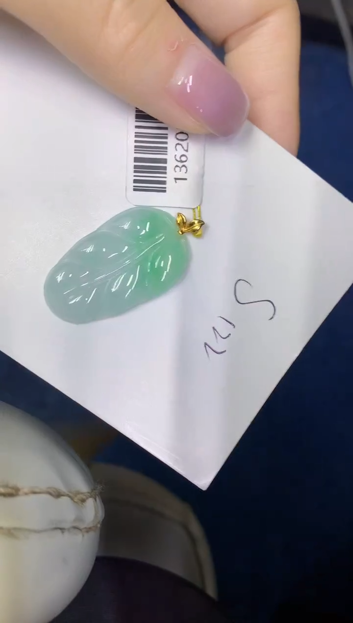 颈饰18K金镶嵌翡翠缅甸天然翡翠A货