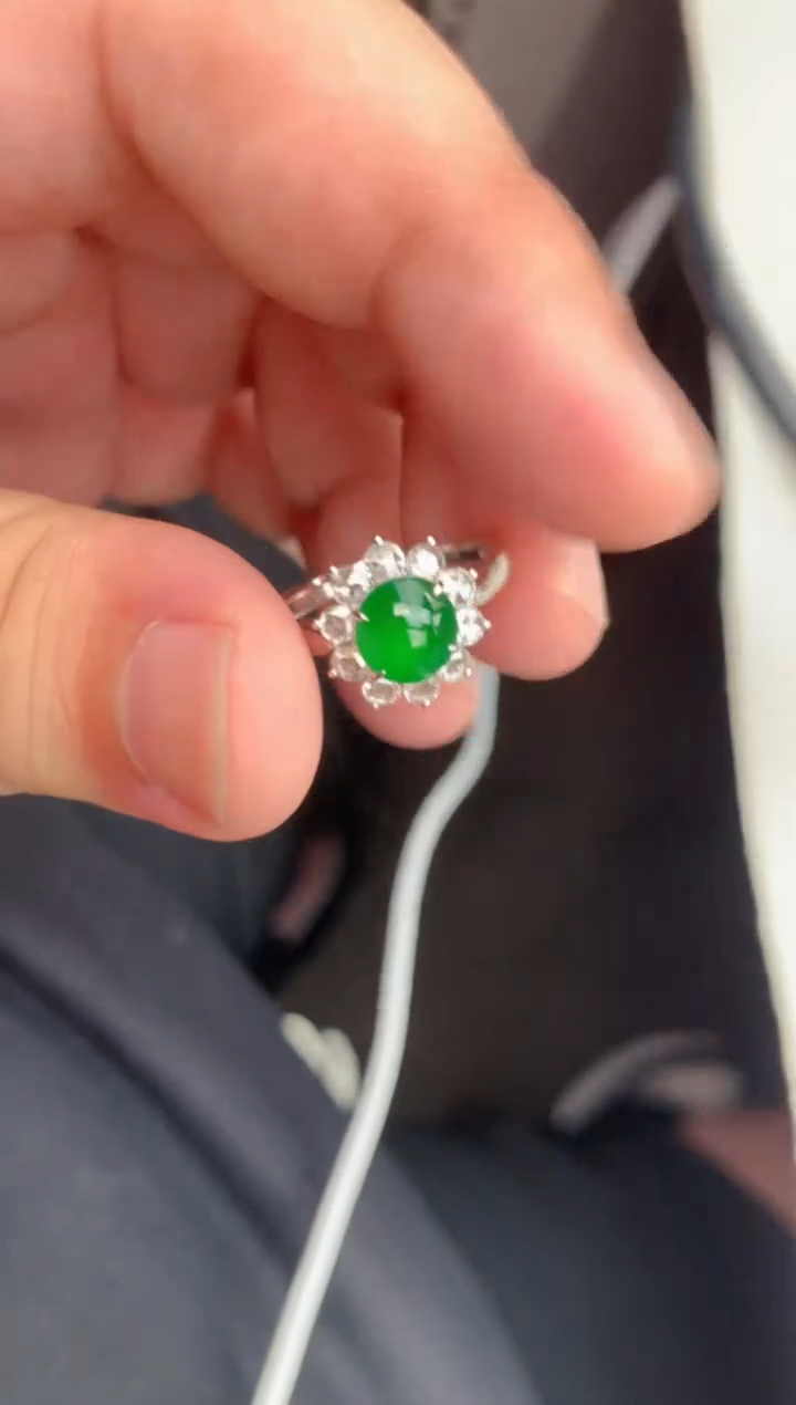 翡翠戒指未镶嵌翡翠蛋面