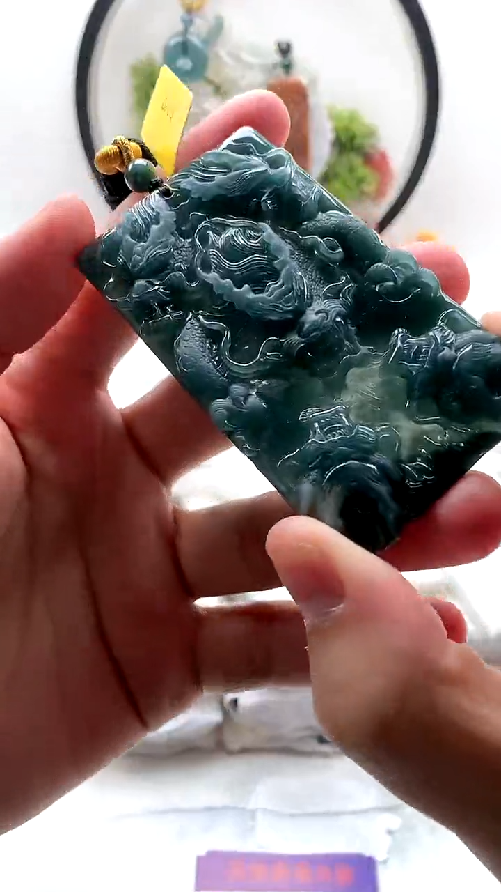 颈饰未镶嵌翡翠龙牌