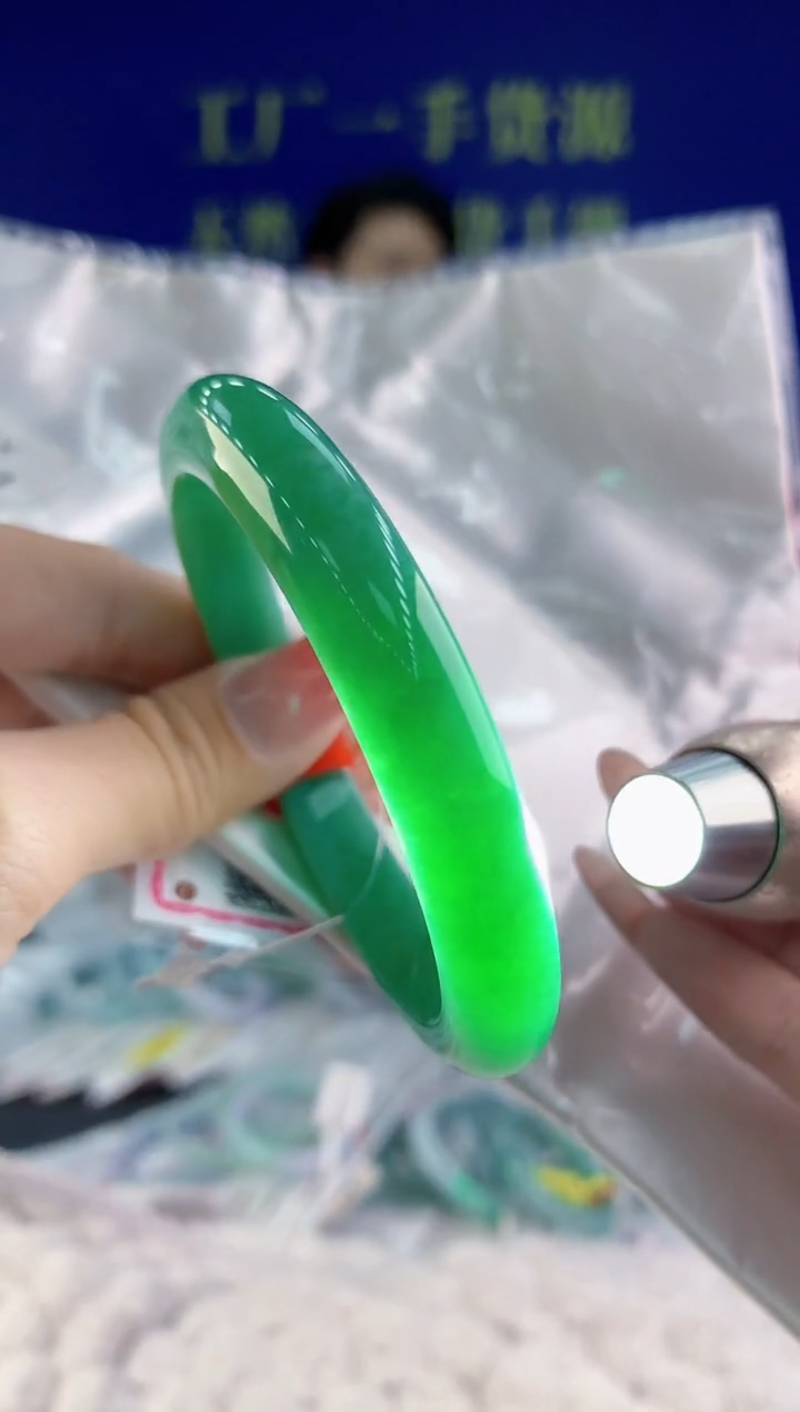 【闪购商品】翡翠手镯未镶嵌天然A货翡翠85