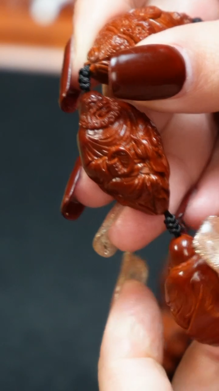 吊坠橄榄核圣****C十八小财神