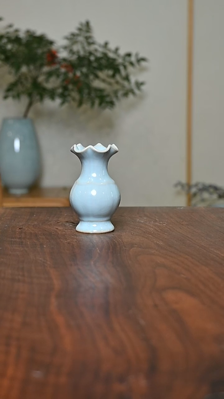 荷叶口瓶 天青 微瑕 无款