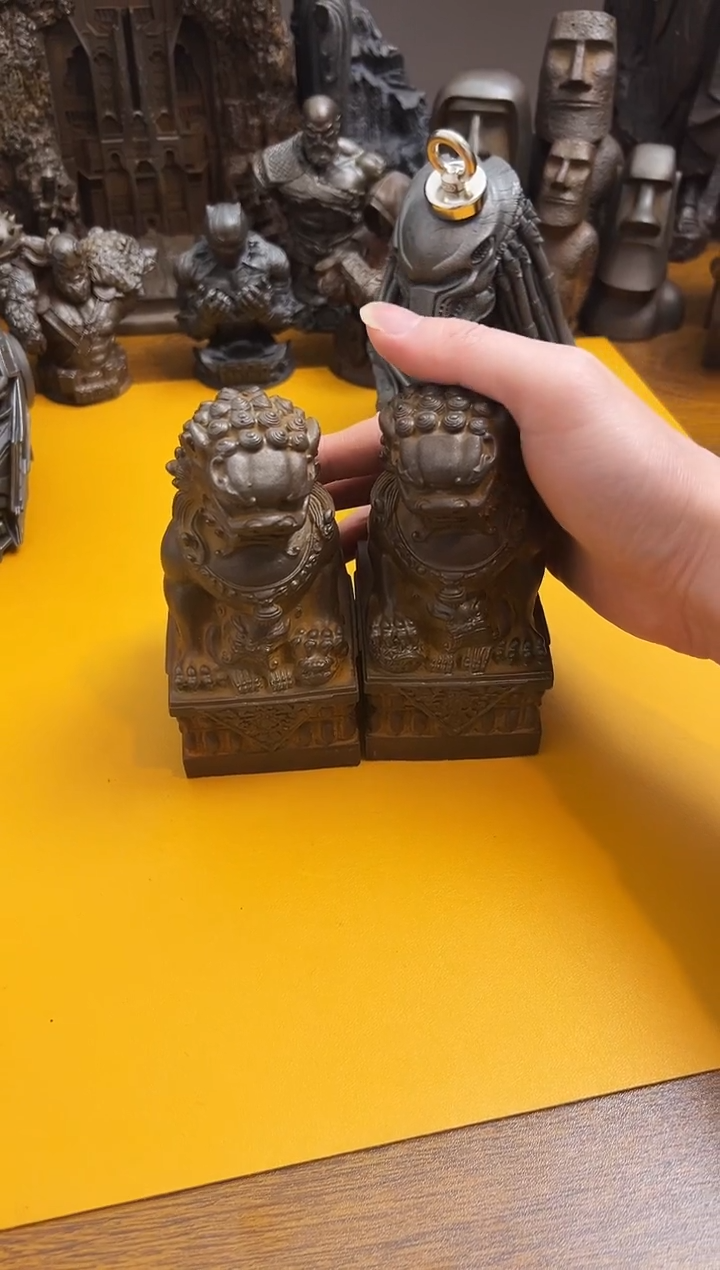 金属自**容实心铁艺--12.5京狮一对