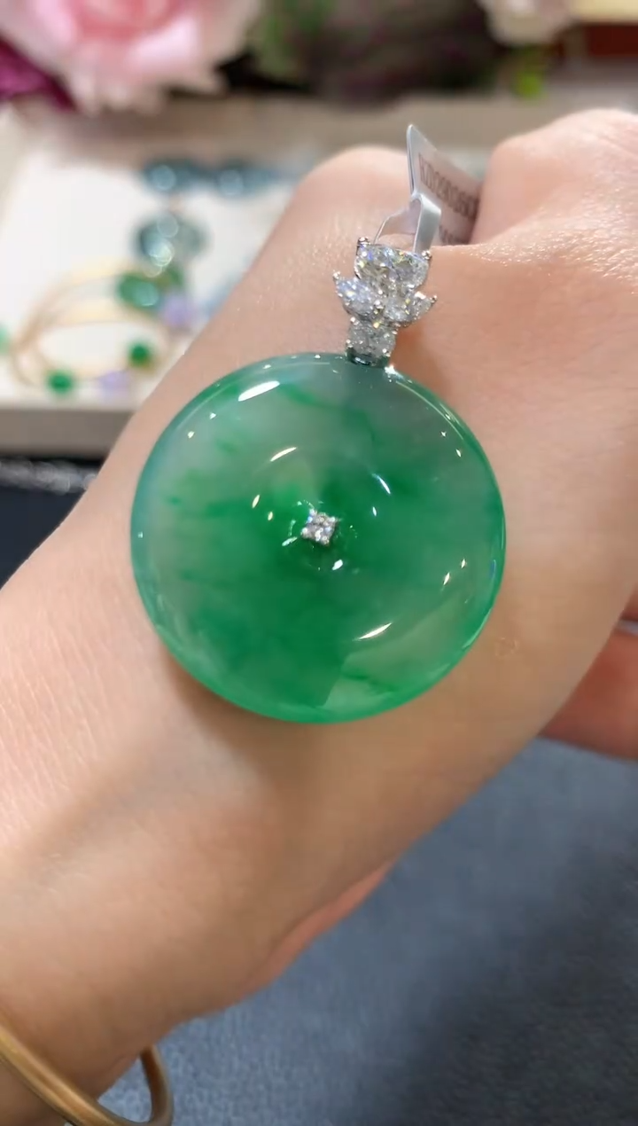 吊坠(不含链)18K金镶嵌翡翠临****家z72  