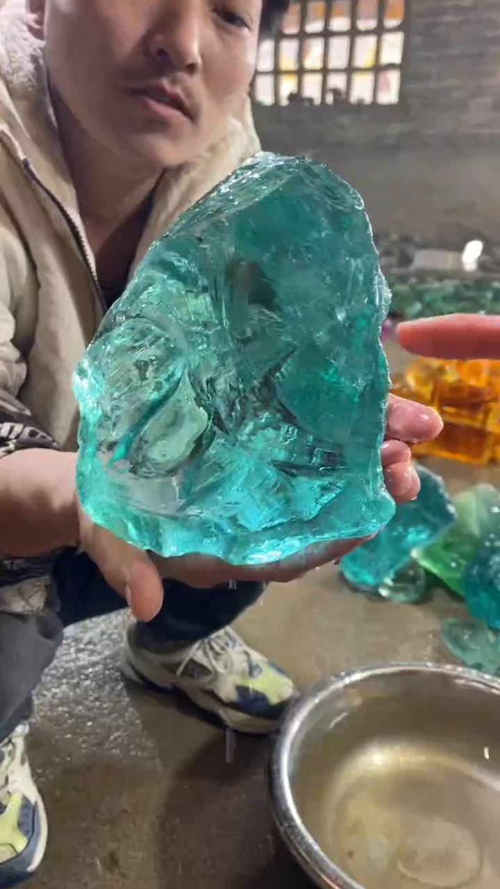 新疆五彩石原石摆件