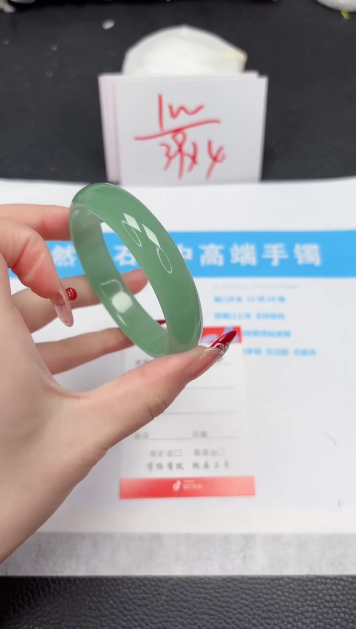 【闪购商品】石英质玉手镯未镶嵌252-56.8