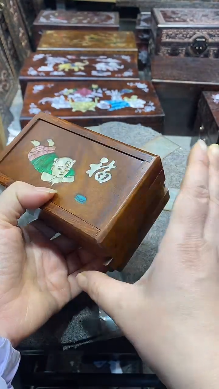 木木雕款盒子一个