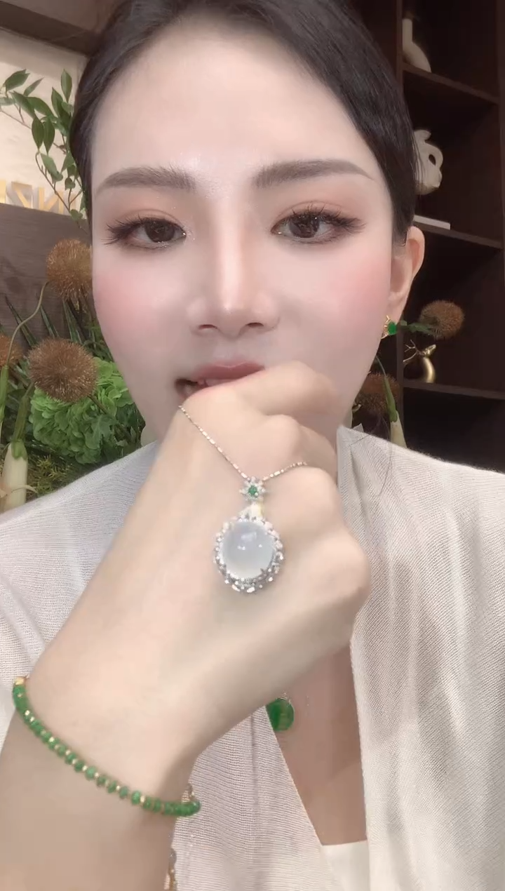 吊坠(不含链)18K金镶嵌翡翠A10 多样性发一件