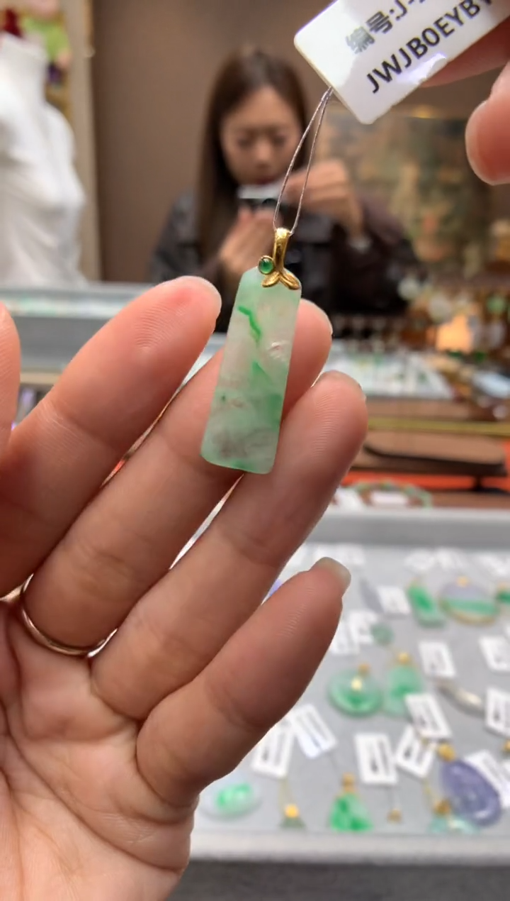 【闪购商品】翡翠颈饰18K金镶嵌无事牌