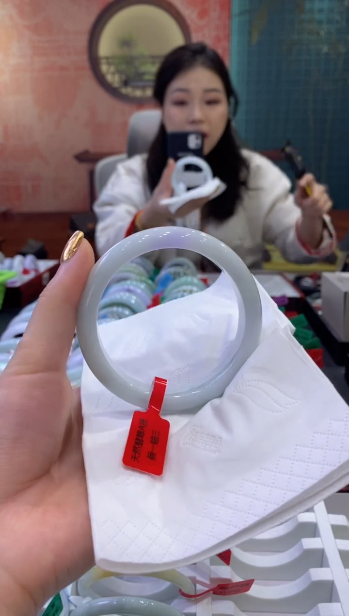 【闪购商品】翡翠手镯未镶嵌多人19425