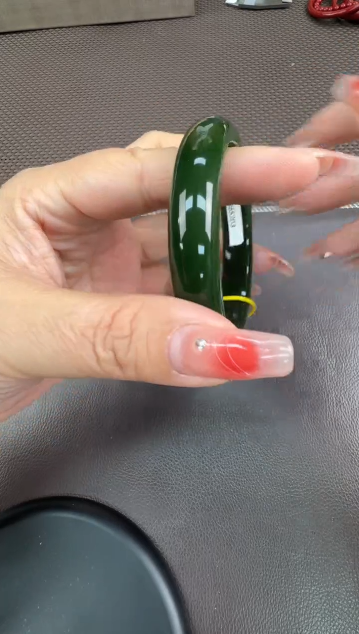 【闪购商品】和田玉手镯未镶嵌57