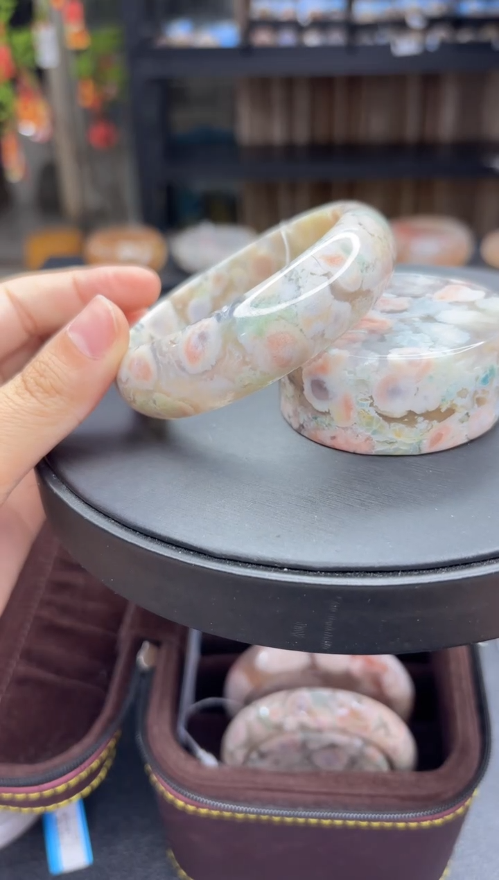 【闪购商品】石英质玉手镯未镶嵌160（62圈赠送镯心）