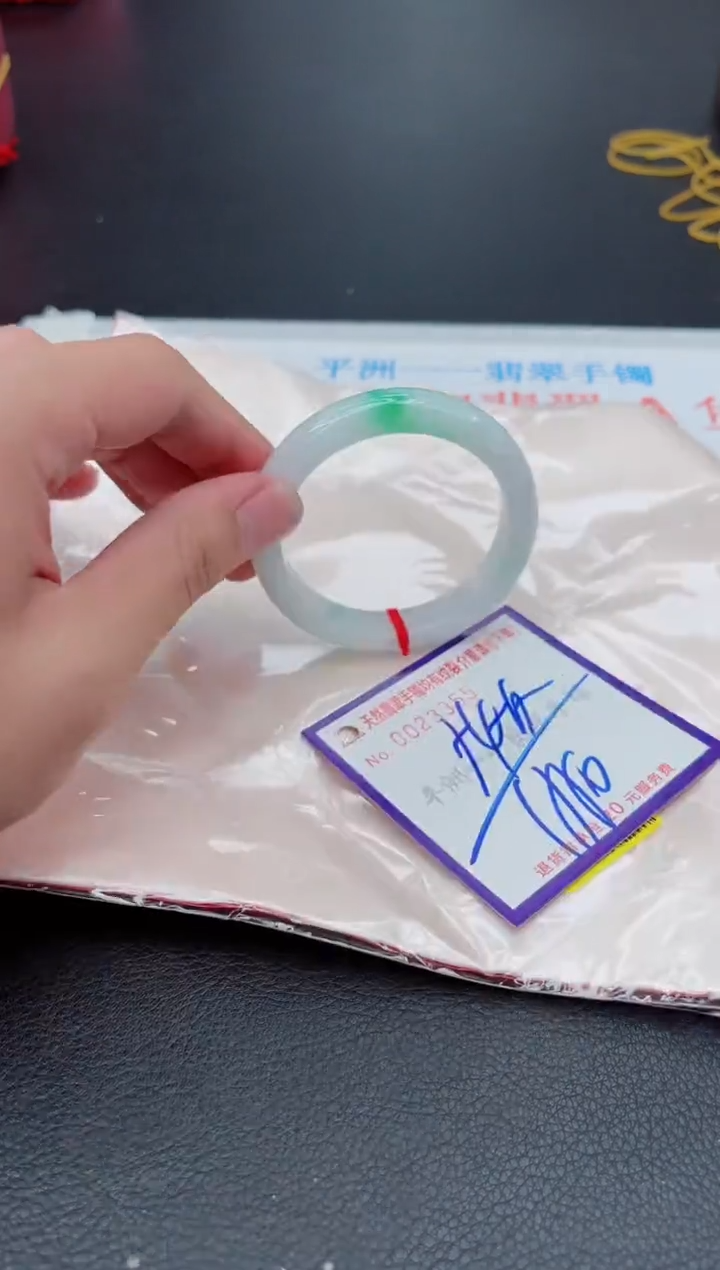 翡翠手镯未镶嵌1