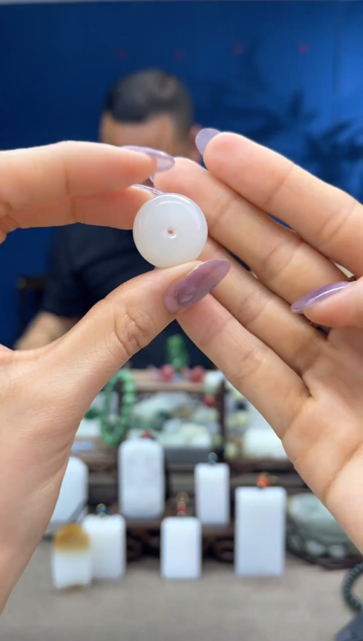 和田玉未镶嵌颈饰1