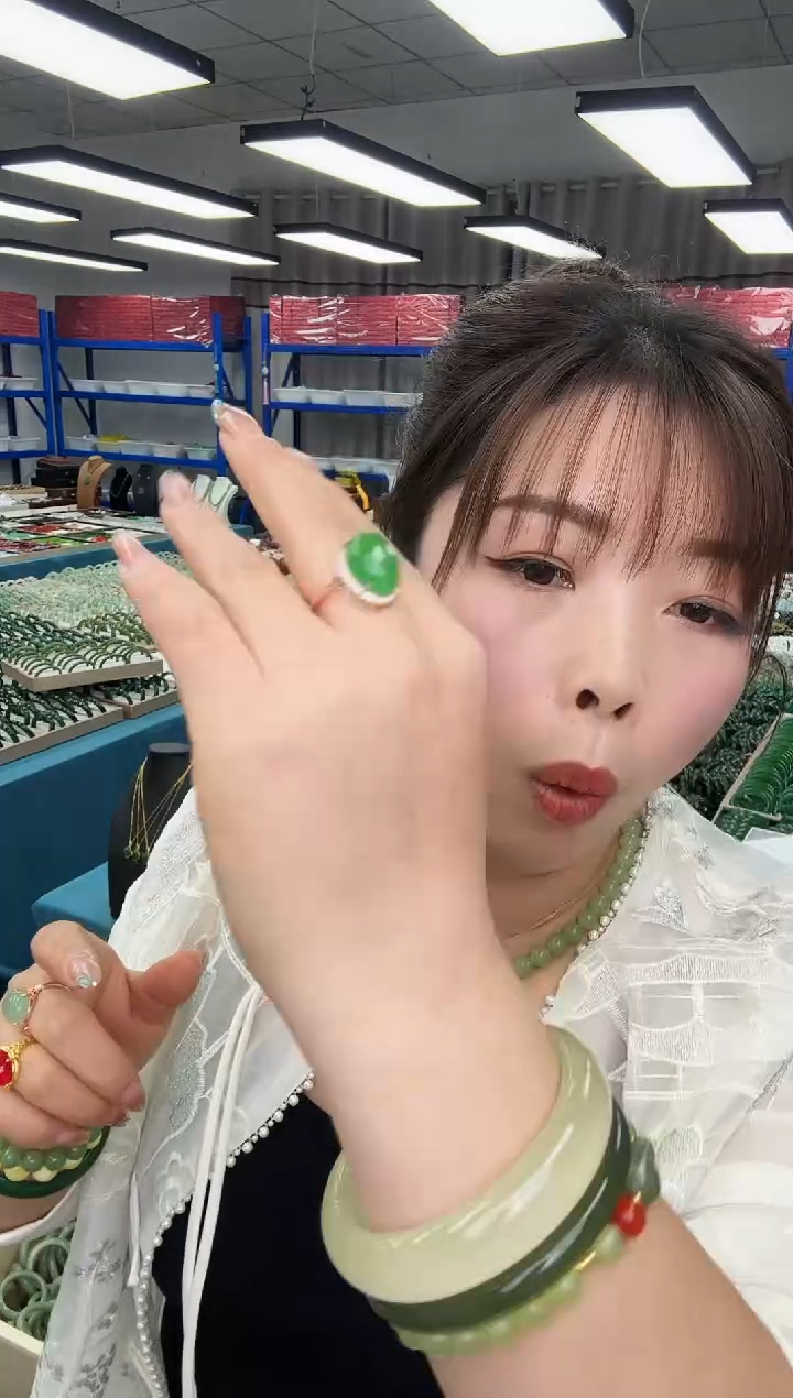 未镶嵌戒指玛瑙/玉髓冰果绿戒指