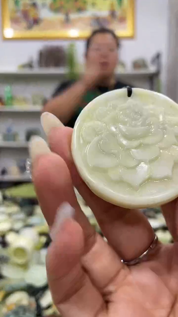 岫玉未镶嵌吊坠