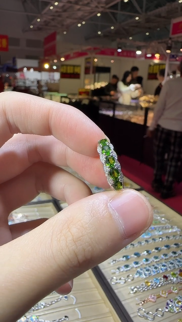 银S925镶嵌透辉石精致4mm排戒