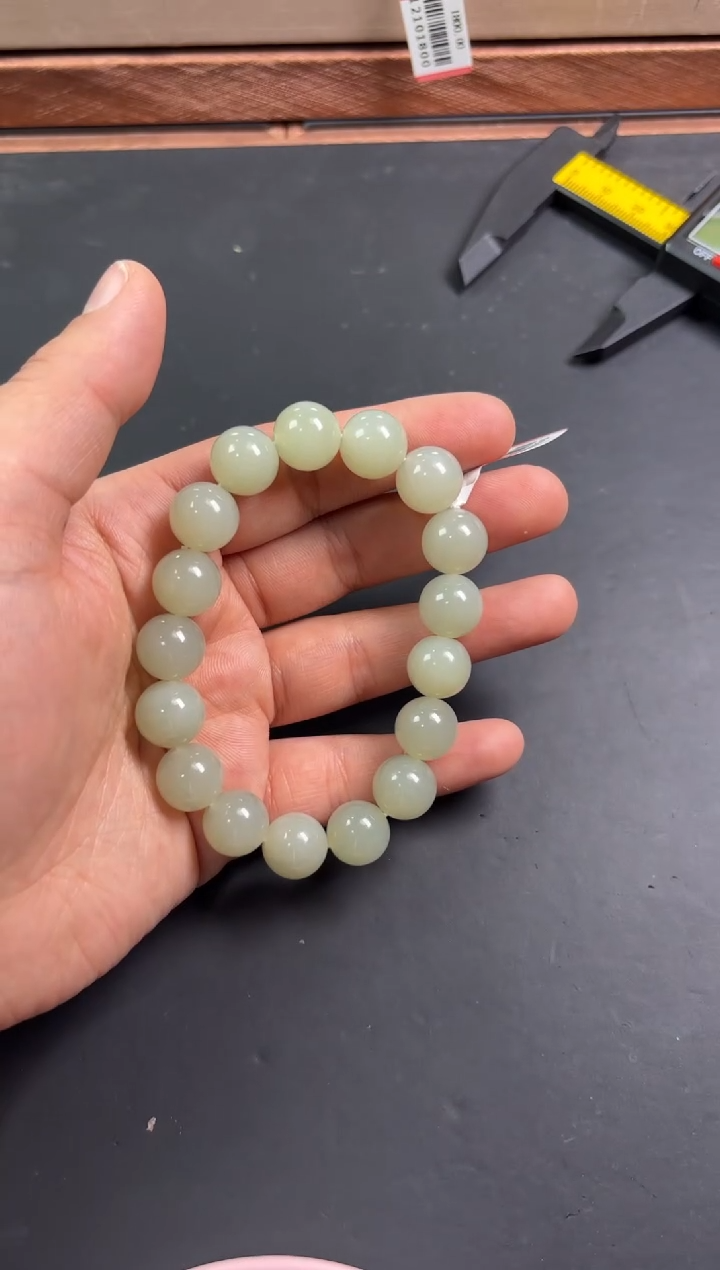 【闪购商品】和田玉手串未镶嵌且末微色差近矿卡12
