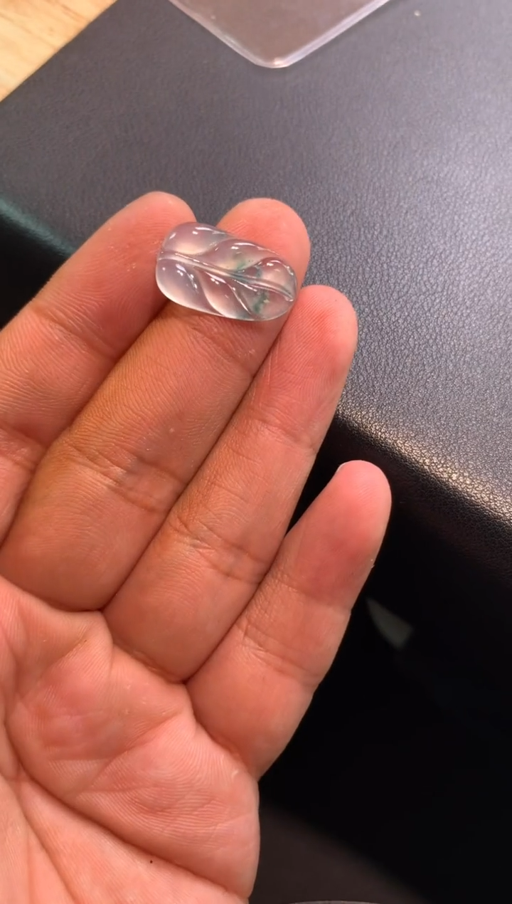 【闪购商品】翡翠颈饰未镶嵌叶子