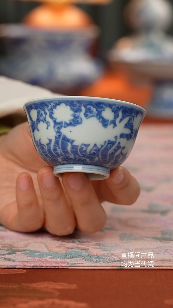 源明青忆淡海水暗刻鱼藻纹杯