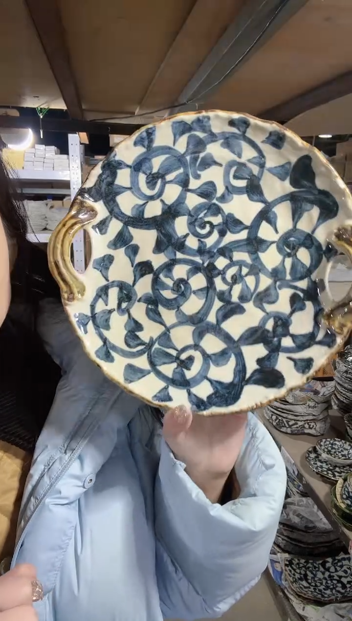 陶瓷唐草双耳大盘一个