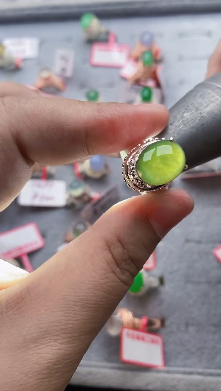 翡翠未镶嵌戒指1515---94