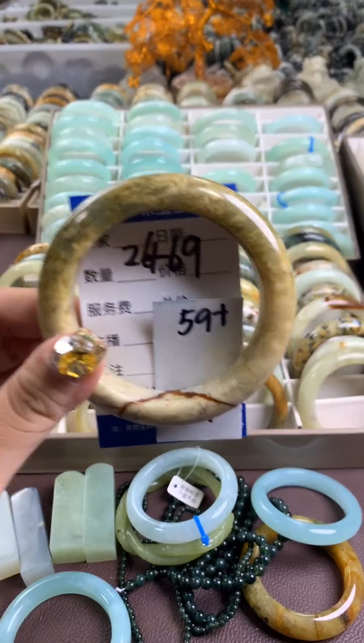 【闪购商品】蛇纹石玉手镯未镶嵌2469