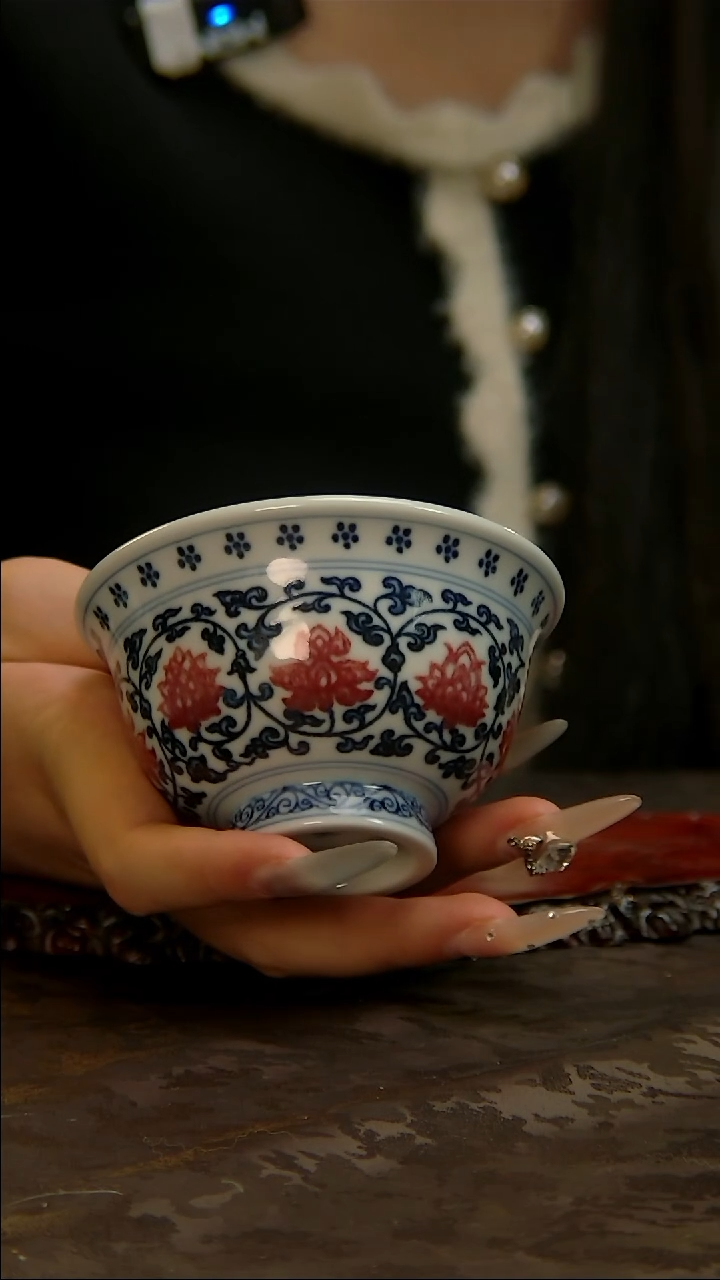 【闪购商品】青花手绘缠枝莲釉里红主人杯