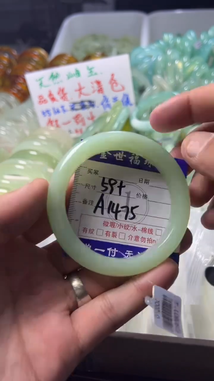 未镶嵌蛇纹石玉手镯1