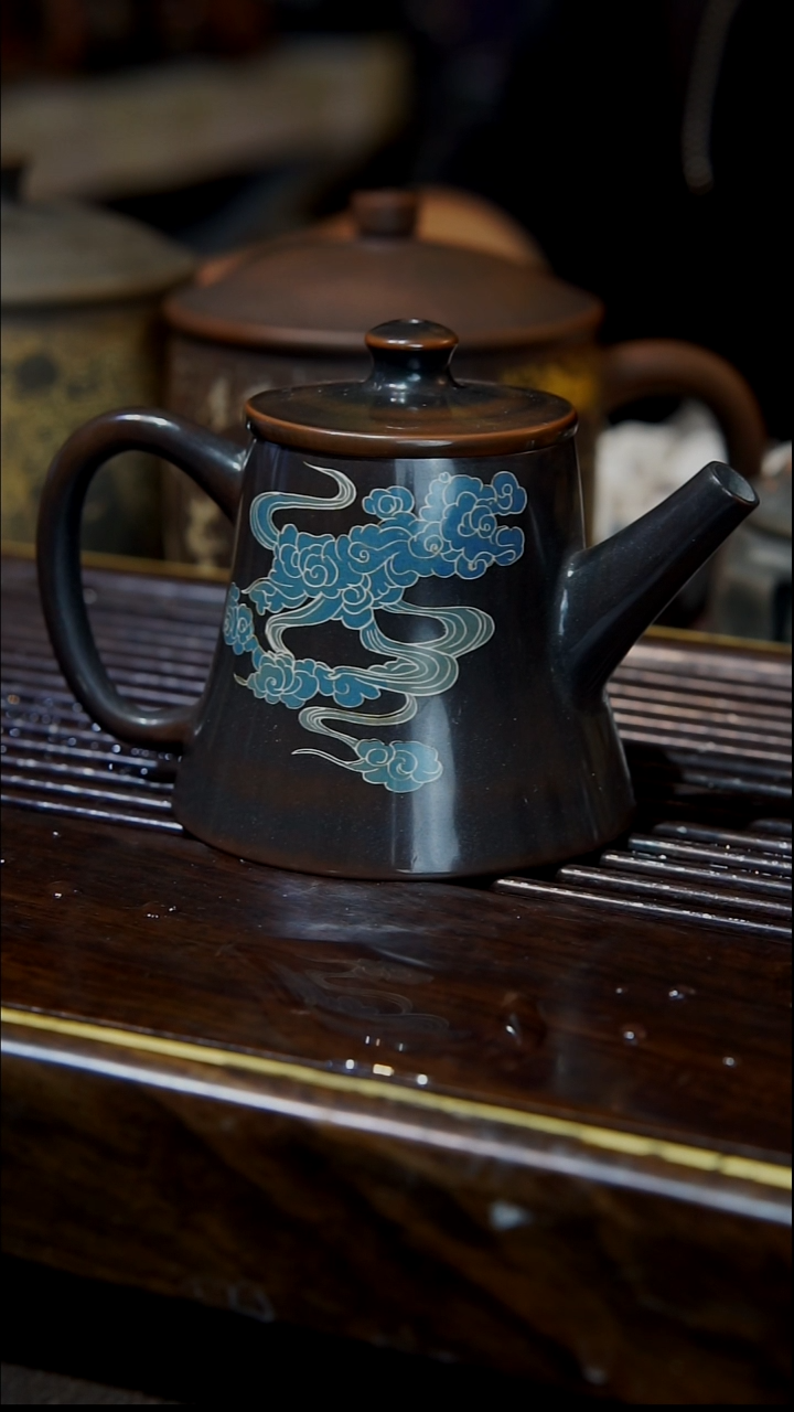 云南建水紫陶029   全手工彩填壶  90cc