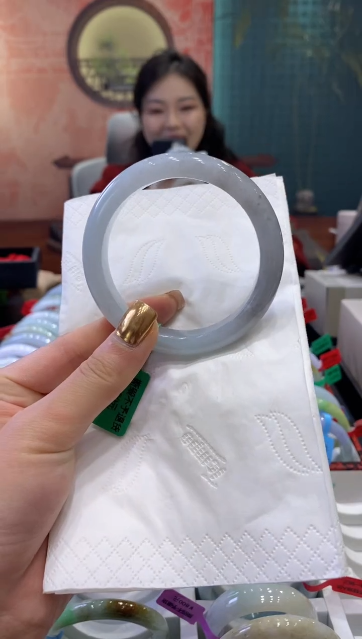 【闪购商品】翡翠手镯未镶嵌多人10819