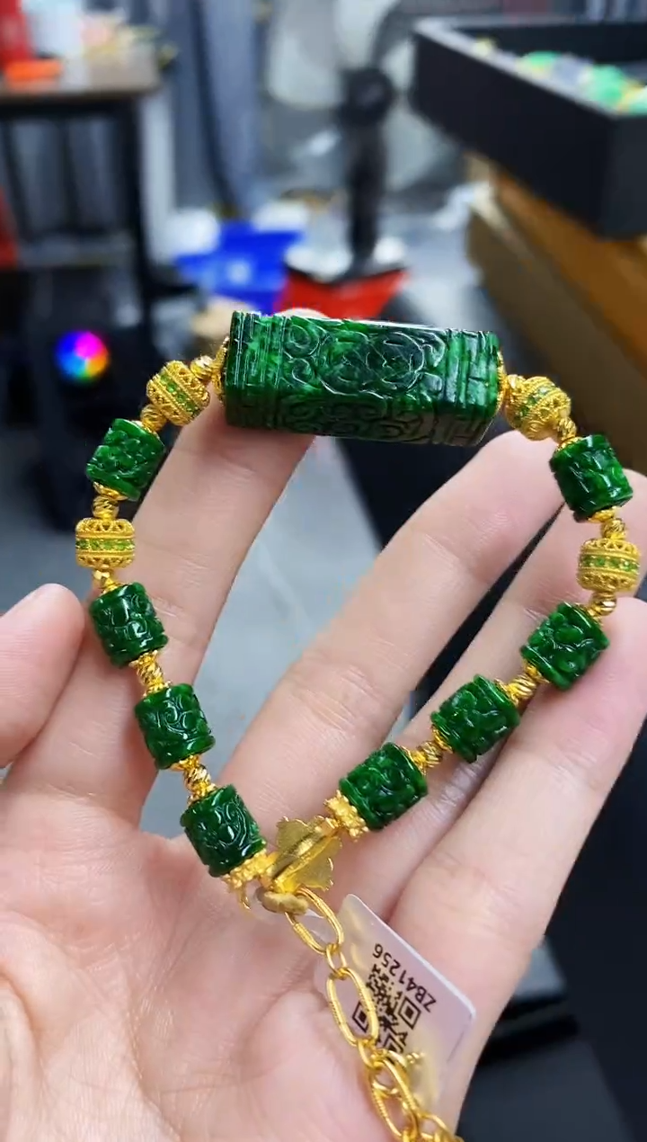 颈饰未镶嵌翡翠手串