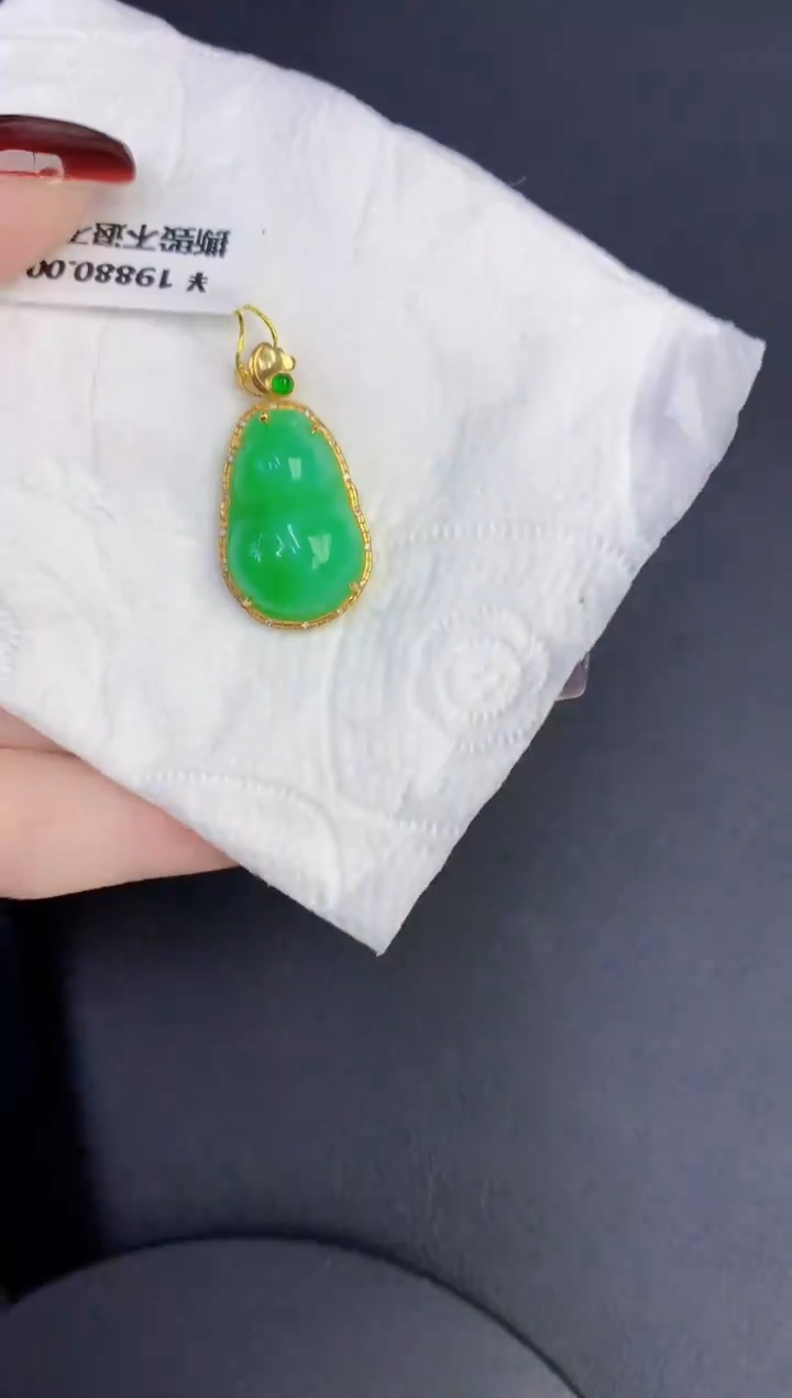 颈饰18K金镶嵌翡翠缅甸天然翡翠A货