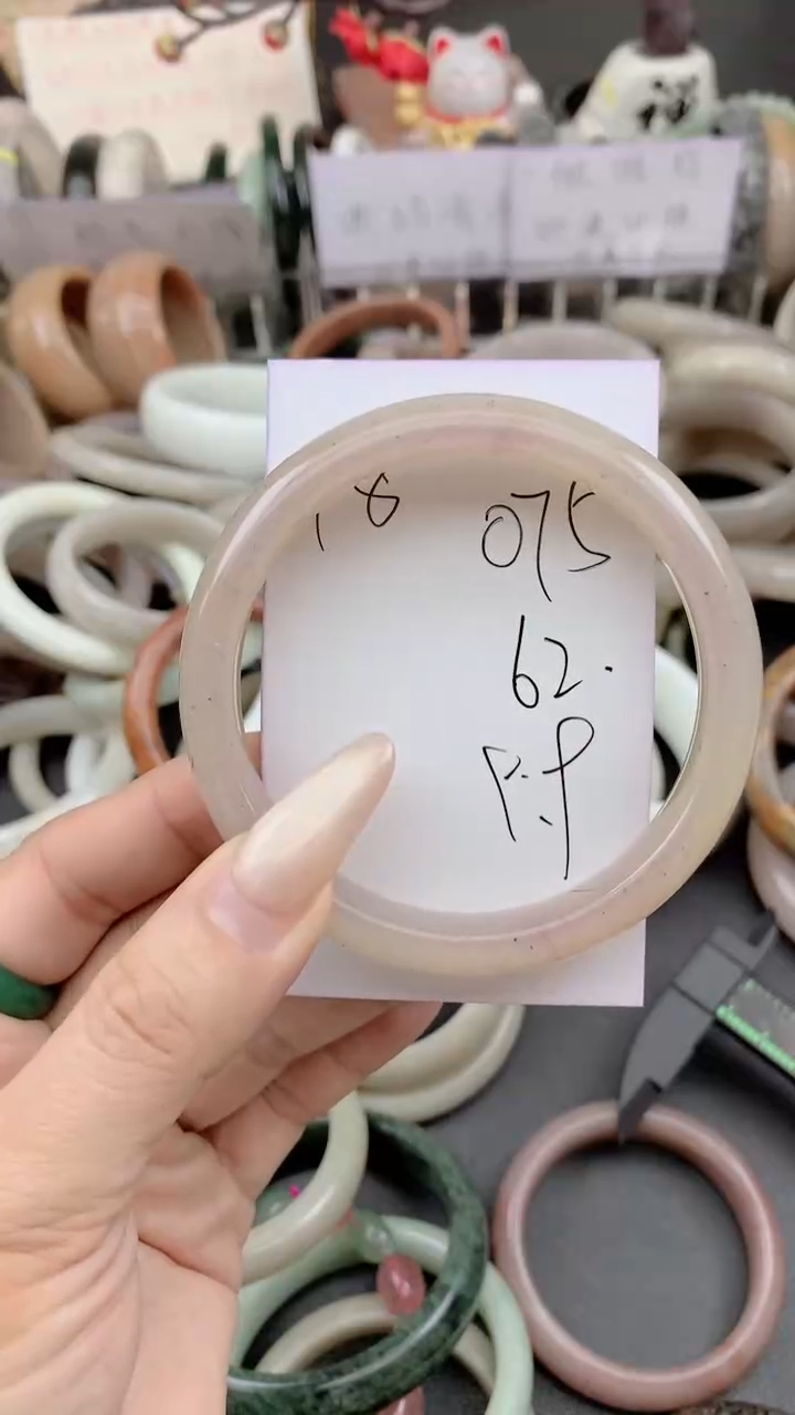 未镶嵌手镯石英质玉075