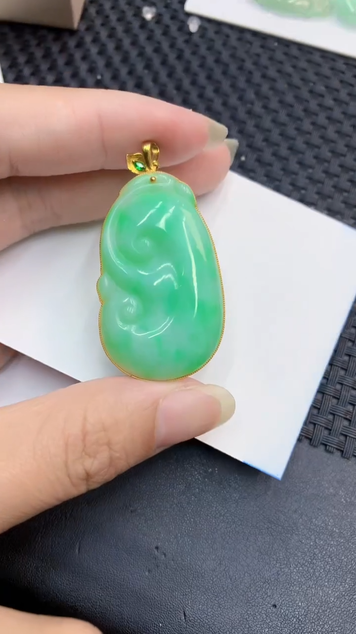 【闪购商品】翡翠颈饰18K金镶嵌            8
