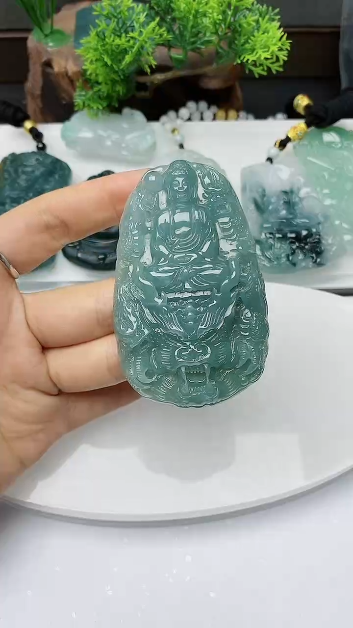 【闪购商品】翡翠颈饰未镶嵌        