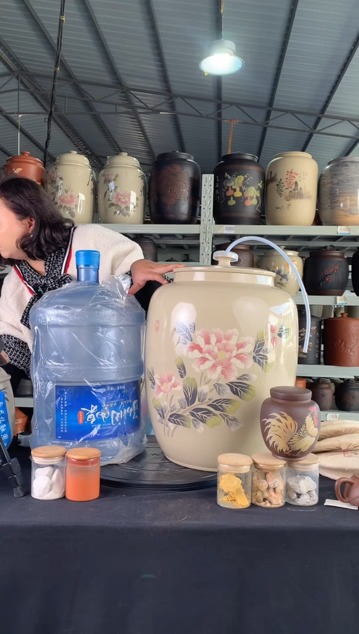 【闪购商品】罐30升白泥无釉磨光储水罐