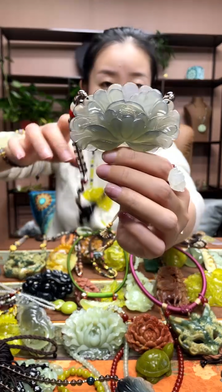 未镶嵌岫玉吊坠·