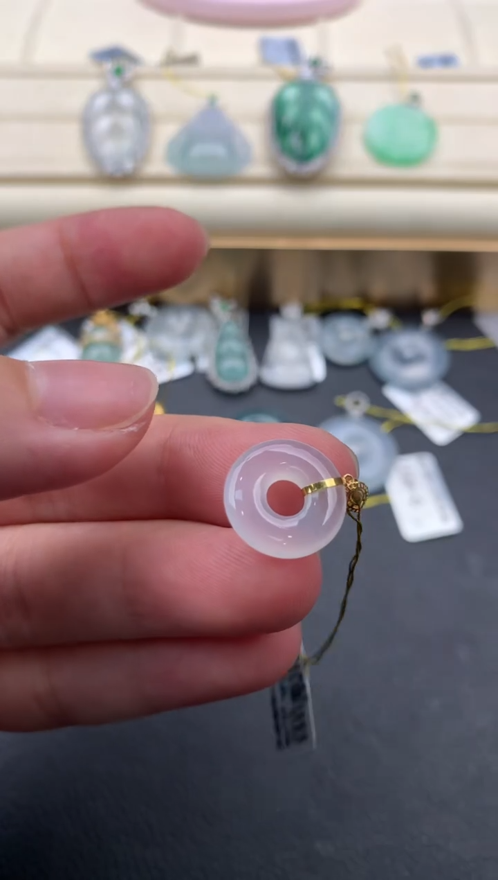 翡翠18K金镶嵌颈饰W688       