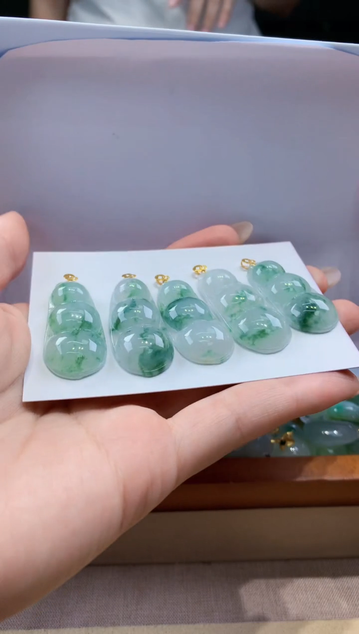 翡翠18K金镶嵌颈饰多样性发其一件