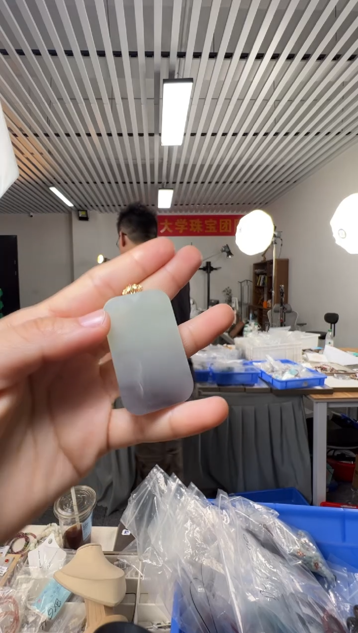 和田玉18K金镶嵌吊坠(不含链)和田玉方牌吊坠