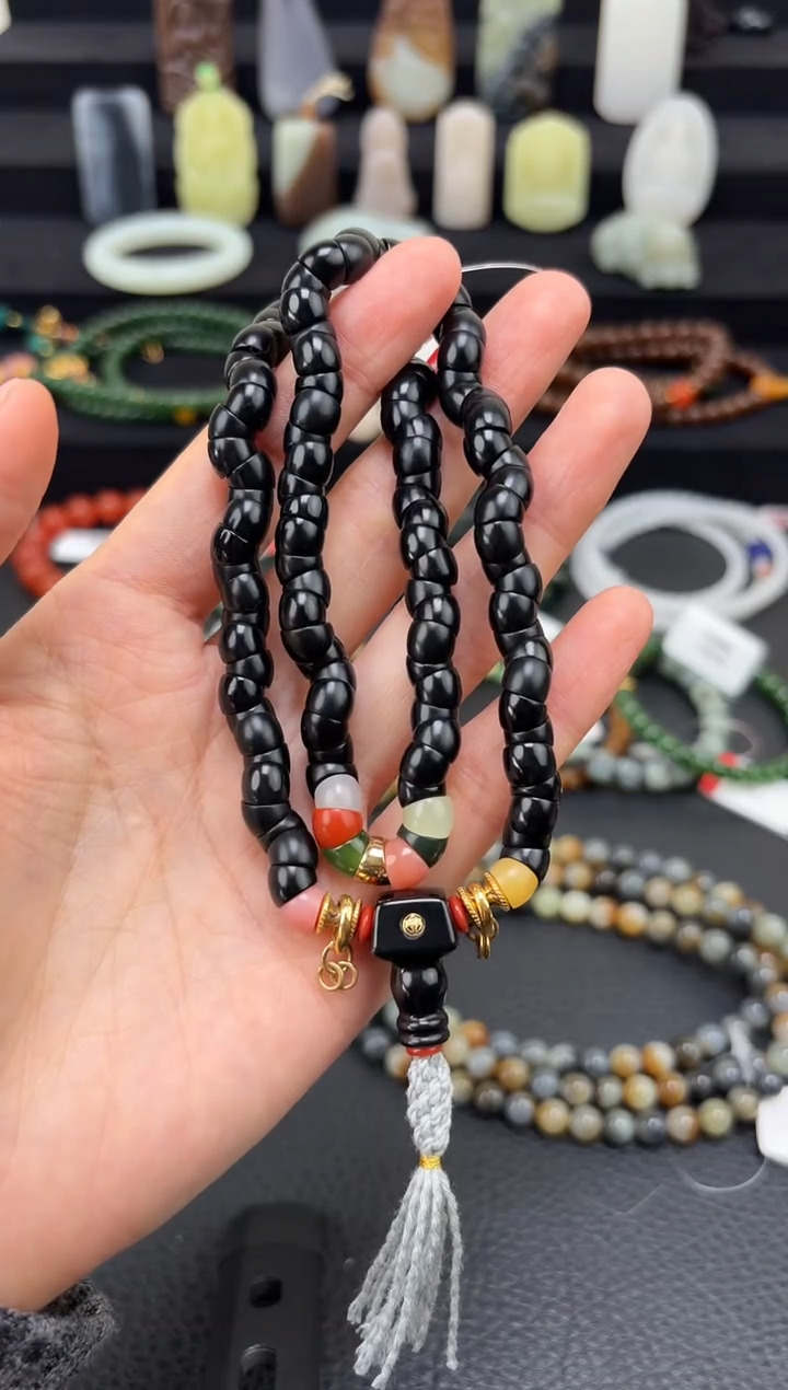 未镶嵌和田玉挂件墨玉大肠手持