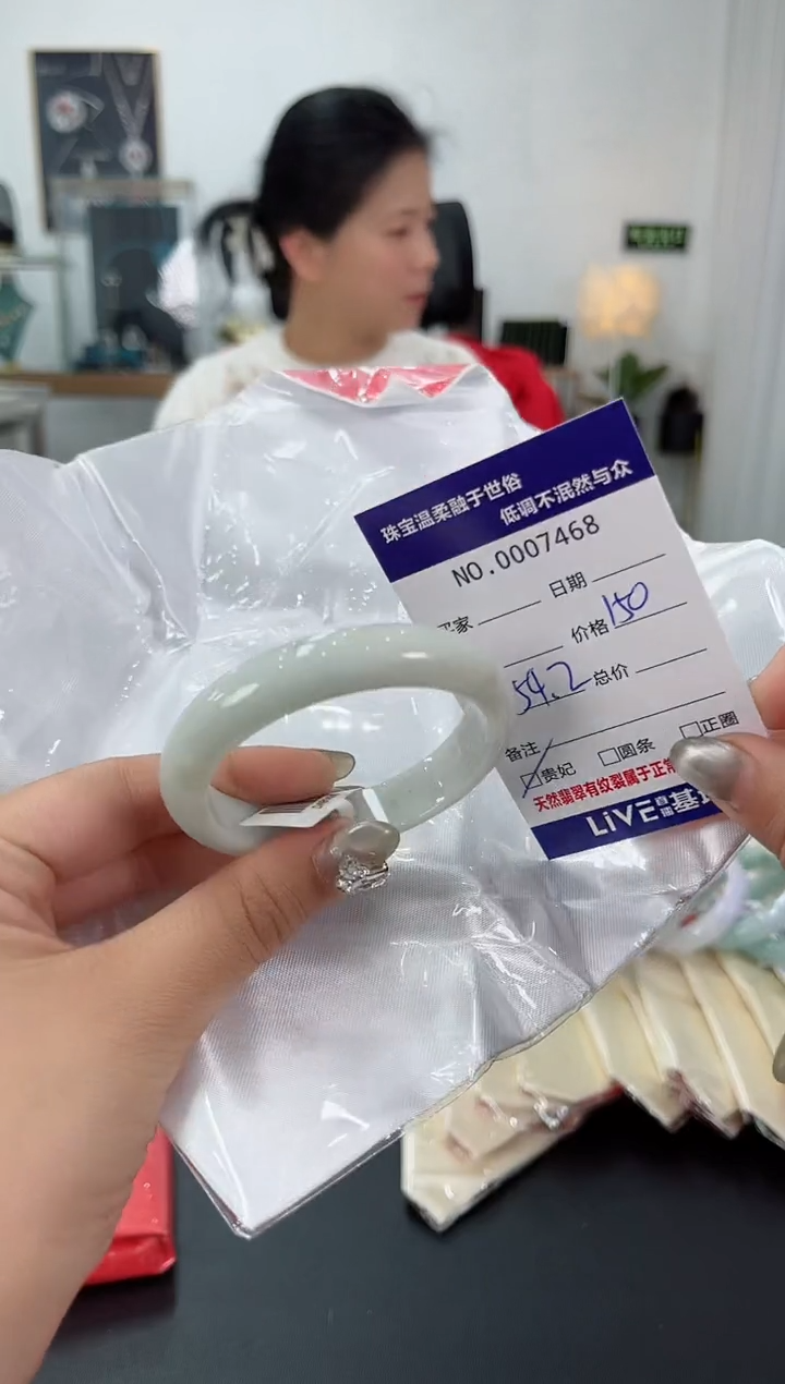 【闪购商品】翡翠手镯未镶嵌天然翡翠A货