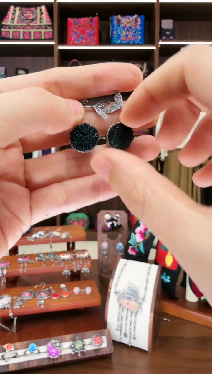 【闪购商品】织绣83蚩梦苗族古绣