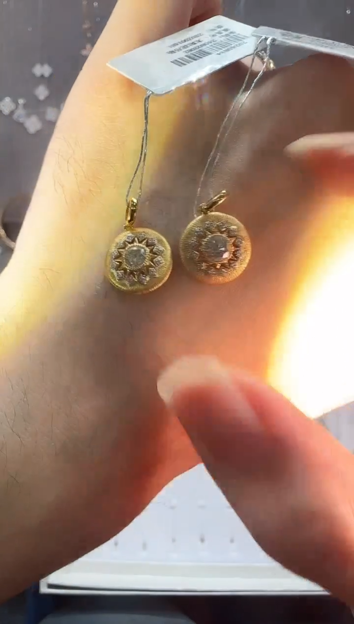 【闪购商品】钻石吊坠18K金镶嵌（千盟珠宝）布家太阳花吊坠